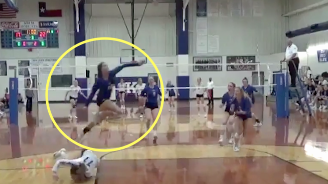 [VIDEO] El increíble «vuelo» para salvar un punto de una jugadora de voleibol en Estados Unidos