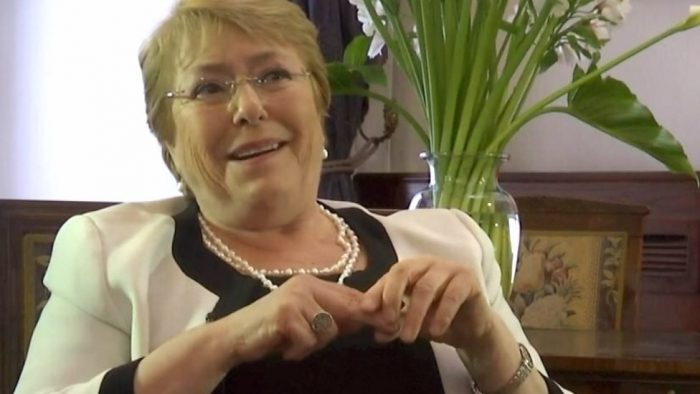 [VIDEO] «Yo soy presidenta casi a pesar de ser mujer», Michelle Bachelet, presidenta de Chile, en entrevista con la BBC