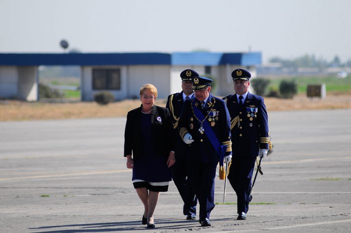 Bachelet aprueba nuevo alto mando de la FACh del que saldría quina para nuevo comandante en jefe en 2018