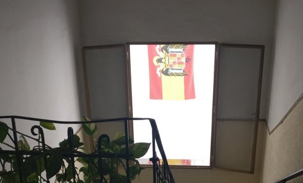 La inteligente solución de una española que estaba aburrida de ver una bandera franquista en su edificio