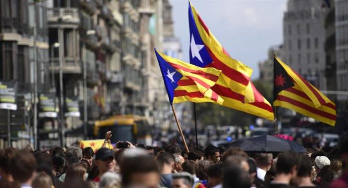 Tribunal Constitucional de España suspende sesión del Parlamento de Cataluña para evitar la declaración de la independencia