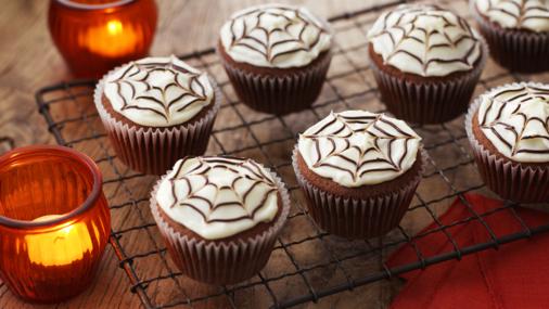[VIDEO] Receta Fácil especial Halloween: Te enseñamos a preparar unos exquisitos cupcakes de chocolate
