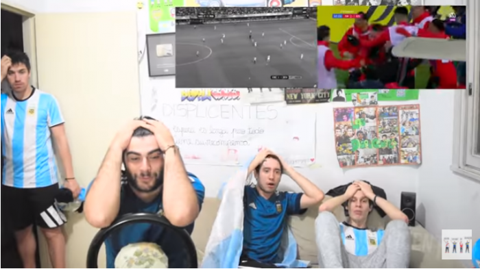 [VIDEO] Youtubers argentinos «Los Displicentes» sufrieron con el empate ante Perú y el gol de Alexis a Ecuador