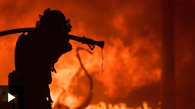 [VIDEO] «¡Fuego, fuego, salgan!», el pánico de los afectados por los incendios en California que han dejado al menos 11 muertos