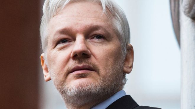 Julian Assange asevera que en España se desató “la primera guerra civil cibernética” de la historia