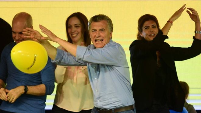 Mauricio Macri se anota una victoria en las elecciones legislativas y se alista para «cambiar a Argentina para siempre»