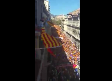 [VIDEO] Miles de personas desbordan Barcelona a favor de la unidad de España