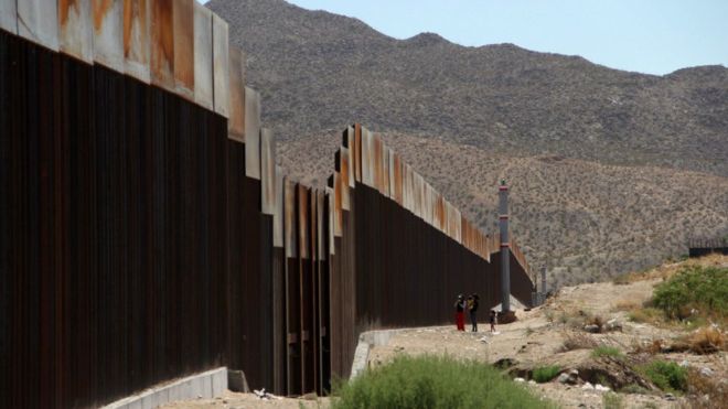 [VIDEO] Cómo son los prototipos del muro que Trump quiere construir entre Estados Unidos y México