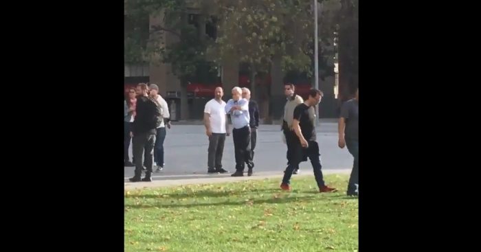 [VIDEO] La reacción de Sebastián Piñera al escuchar que alguien grita «sinvergüenza» en la calle