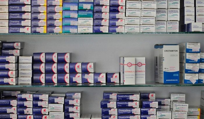 Laboratorios internacionales acusan a farmacias de vender remedios de uso común al doble del precio original