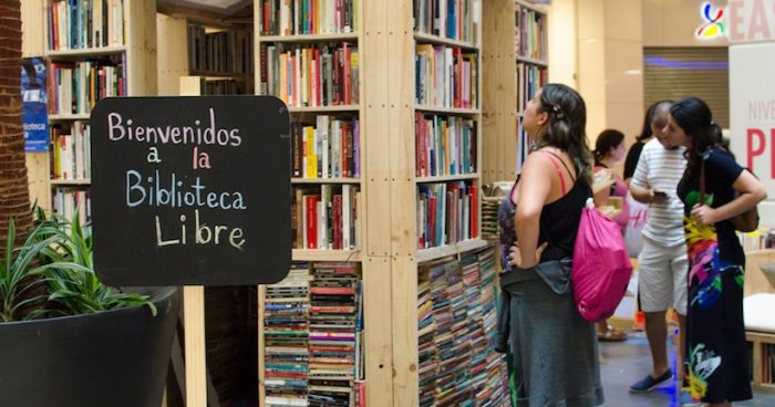 Intercambio gratuito de libros en Plaza Mayor de Patio Bellavista