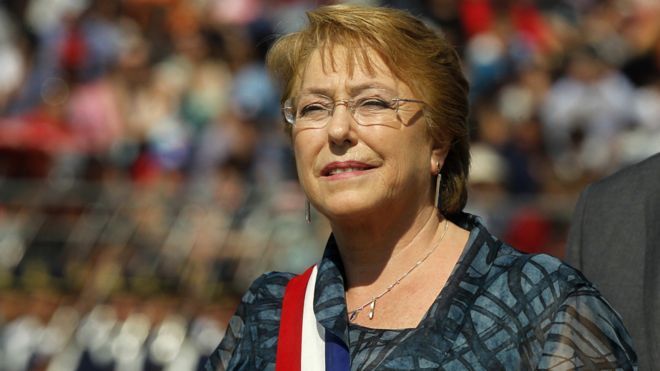 Bachelet se reunirá con sus ex ministros dos días antes de la Cuenta Pública de Piñera