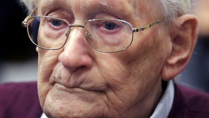 Tribunal alemán declara apto para prisión a ex contador nazi de 96 años
