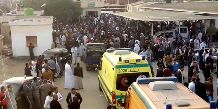 Atentado terrorista a mezquita deja 270 muertos y gobierno egipcio anuncia «venganza brutal»