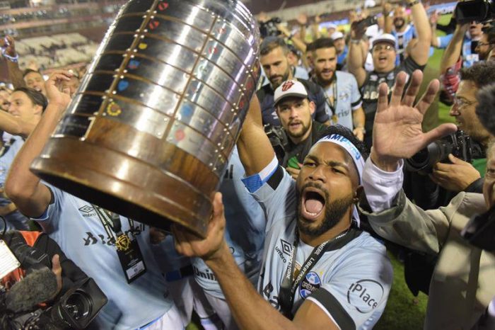 Gremio se corona campeón de la Libertadores por tercera vez al vencer a Lanús en Argentina