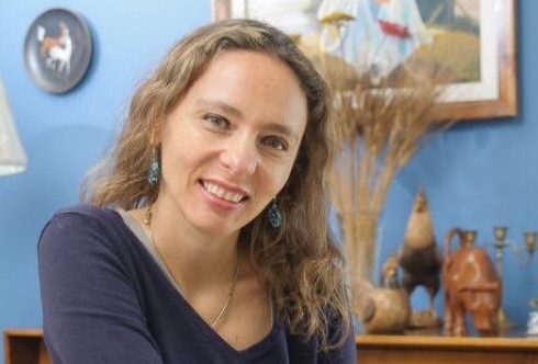 Constanza Díaz: «La madre perfecta está en la imaginación de quienes nunca han sido madres»