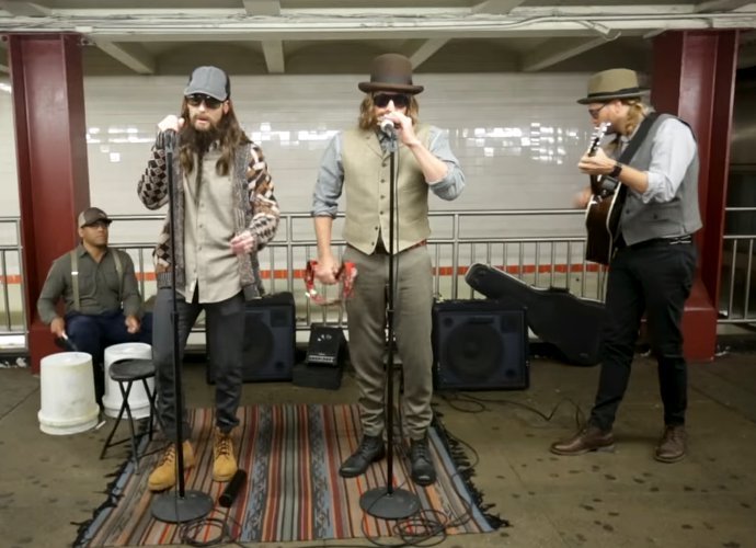 [VIDEO] Maroon 5 y Jimmy Fallon sorprenden a los viajeros del metro de Nueva York con una actuación secreta