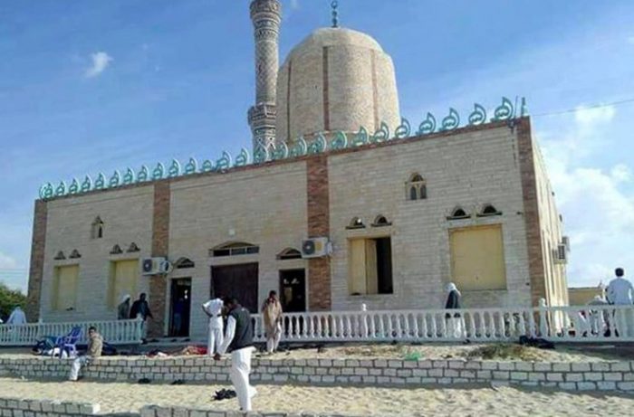 Ataque terrorista en mezquita del Sinaí egipcio deja al menos 184 muertos