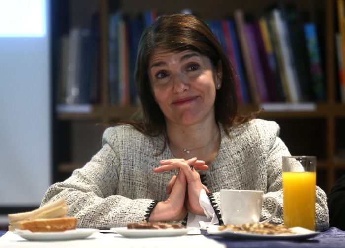 Gobierno pone paños fríos a incomodidad DC por respaldo de Ángela Jeria a Guillier