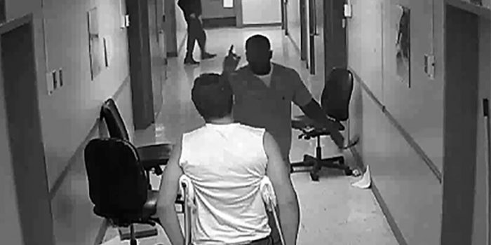 [VIDEO] Investigación periodística muestra maltratos a enfermos psiquiátricos en uno de los hospitales más importantes de Estados Unidos