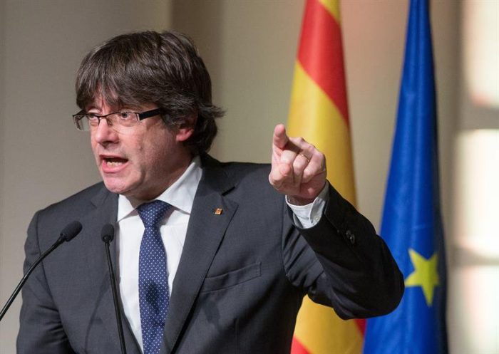 Puigdemont pide una «reacción» a la UE y reivindica su gobierno «legítimo»