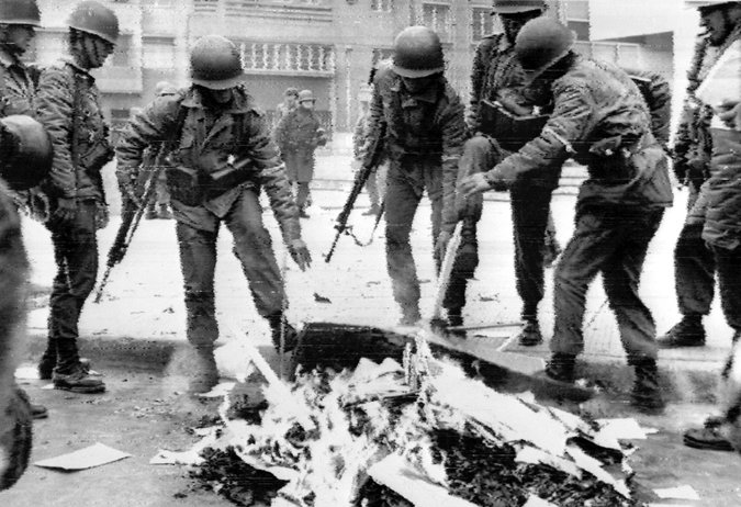Consejo para la Transparencia condena quema de archivos del Ejército: «Atenta contra la memoria histórica de Chile»