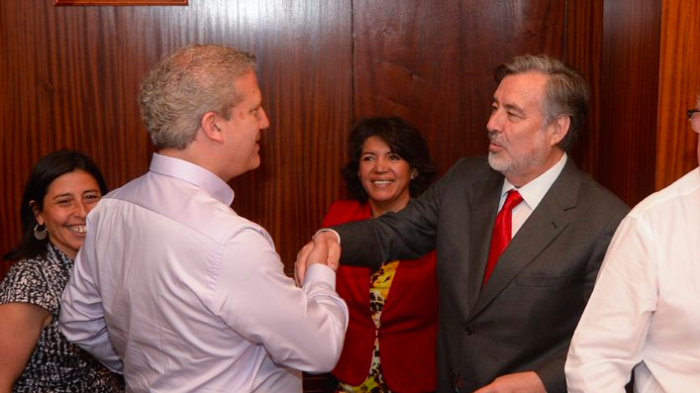 Ex jefa de campaña de Guillier critica polémico abrazo entre candidato oficialista y Ricardo Rincón: «Esa señal no es la mejor»