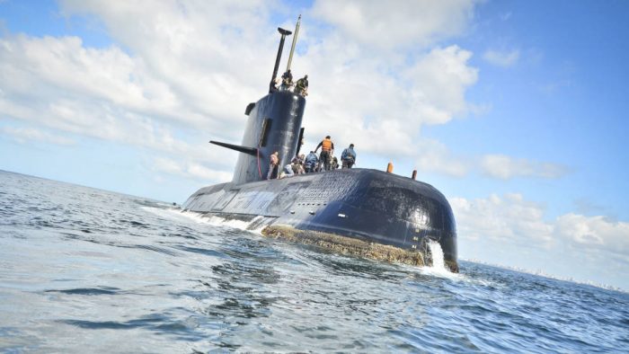 Armada argentina apunta a hipótesis de que submarino sufrió una «explosión»en zona donde desapareció