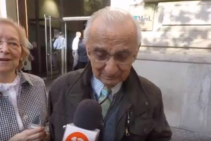 [VIDEO] Conmovedor relato de un chileno en Barcelona que no votaba hace 47 años
