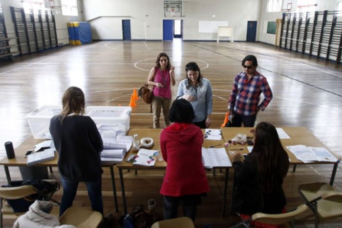 Bloomberg y las elecciones: chilenos salen a votar en elecciones que probablemente pongan a Piñera de vuelta en La Moneda