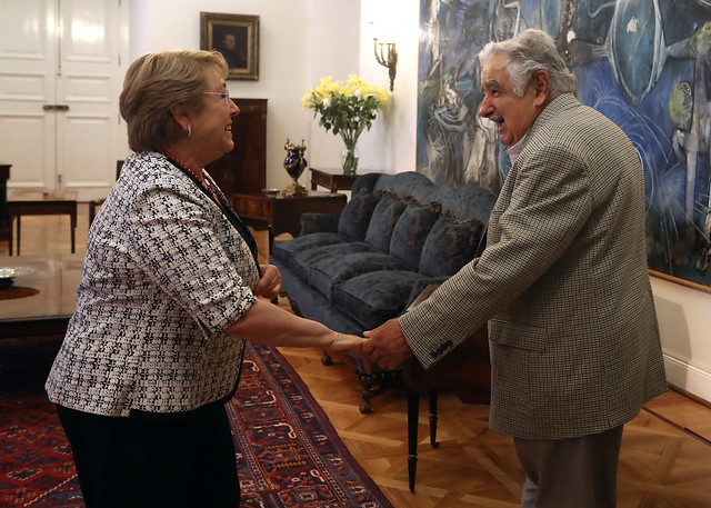 [VIDEO] Michelle Bachelet agendó reunión con Pepe Mujica en La Moneda