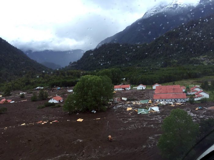 Cambio climático: desprendimiento de glaciar que provocó aluvión en Chaitén deja siete personas fallecidas y 18 desaparecidos
