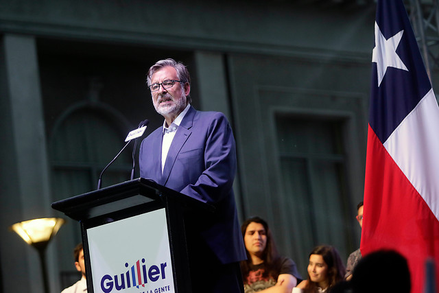 Guillier sí parafraseó a Maduro al decir que «meterá la mano en los bolsillos a los millonarios»