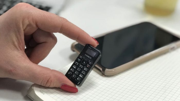 [VIDEO] El Zanco Tiny T1 es el teléfono más pequeño del mundo, pero ¿es eso algo bueno?