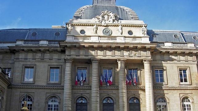 Dos ministerios franceses multados por no contratar suficientes mujeres