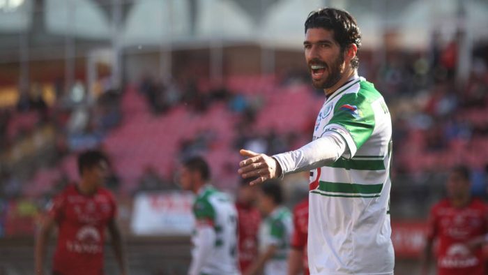 Sebastián Abreu supera récord mundial tras convertirse en nuevo refuerzo de Audax Italiano