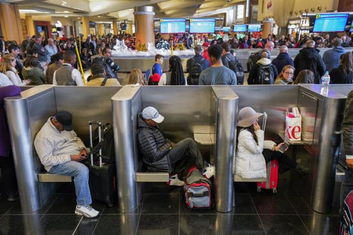 La normalidad vuelve lentamente al aeropuerto de mayor tráfico del mundo