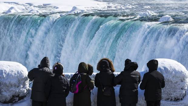 [VIDEO] Ola polar congela las históricas cataratas del Niágara