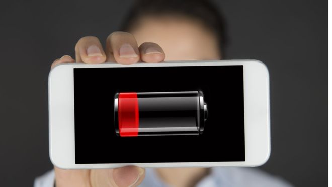 Mala cobertura, cargas repetidas y otras 5 razones que dañan la batería de tu celular y cómo repararla