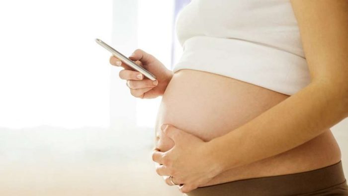 Radiación de los celulares y el wifi podría causar abortos espontáneos según estudio
