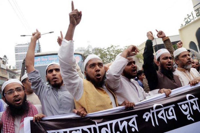 Miles de islamistas protestan en Dacca contra la decisión de Trump en Israel