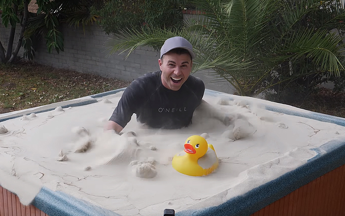 [VIDEO] Ex ingeniero de la NASA crea sorprendente piscina de «arena liquida» usando fenómeno de la física