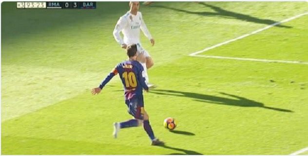 [VIDEOS] La genial asistencia descalza de Messi en la victoria del Barcelona sobre el Real Madrid