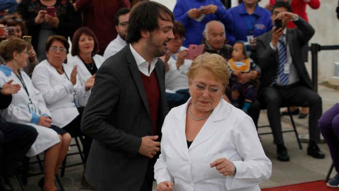 [VIDEO] El que sabe sabe: Bachelet se come con zapatos a Sharp bailando cumbia