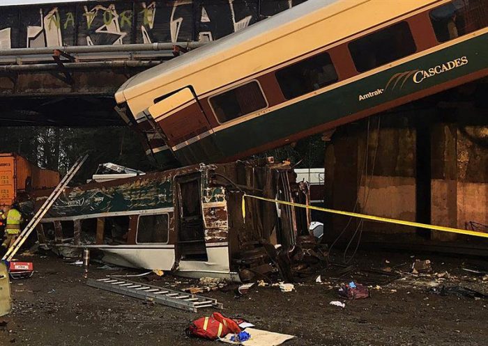 Varios muertos y heridos tras descarrilamiento de tren en el noroeste de Estados Unidos