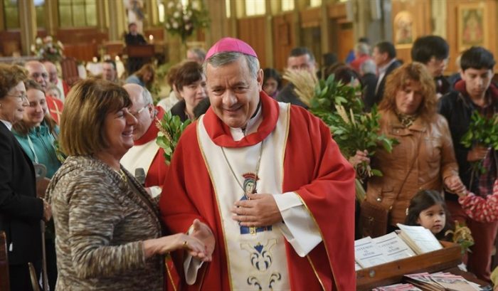 [VIDEO] Obispo Barros, acusado de encubrir a Karadima, estuvo en homilía de Francisco
