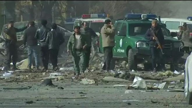 Al menos 95 muertos y 158 heridos en un ataque suicida con una ambulancia cargada de explosivos en Kabul, Afganistán