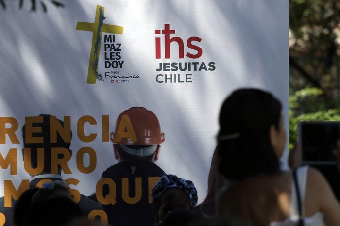 Compañía de Jesús designa un investigador para nuevas denuncias y ex alumnos exigen transparencia sobre sacerdotes sancionados por abuso sexual