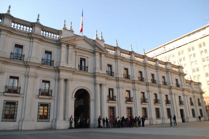 Movilh pide intervención de Bachelet frente a «escandaloso» ataque homofóbico en La Moneda
