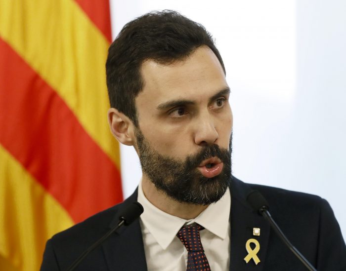 Parlamento catalán aplaza el debate de investidura del presidente regional